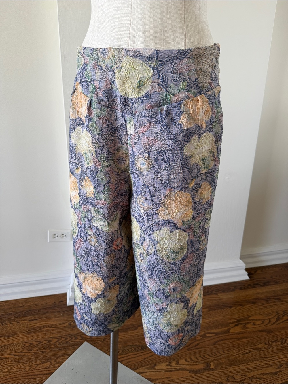 Pastel Floral Cropped Plato Pants